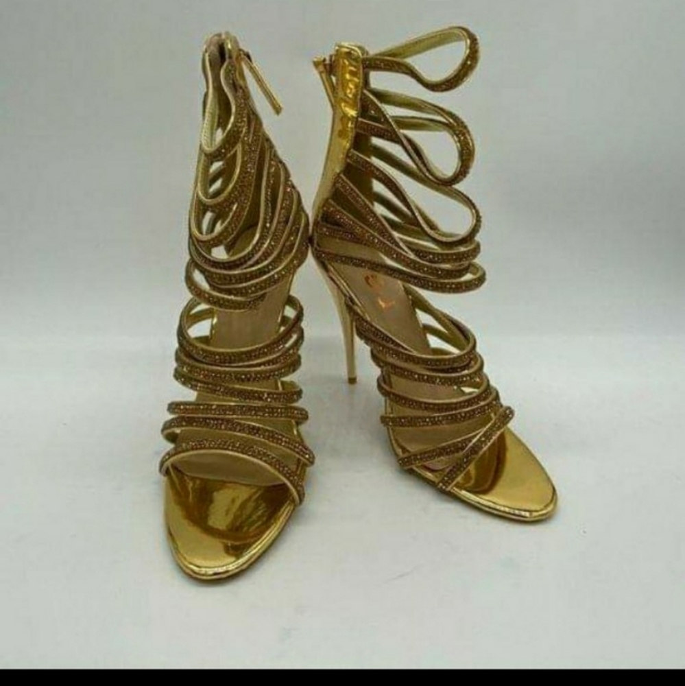 Sexyyyyy heels ๐ - Picture 3 of 5